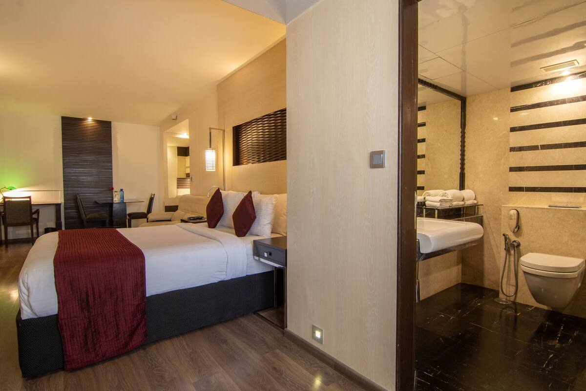 In-room safe, desk, WiFi (surcharge), alarm clocks