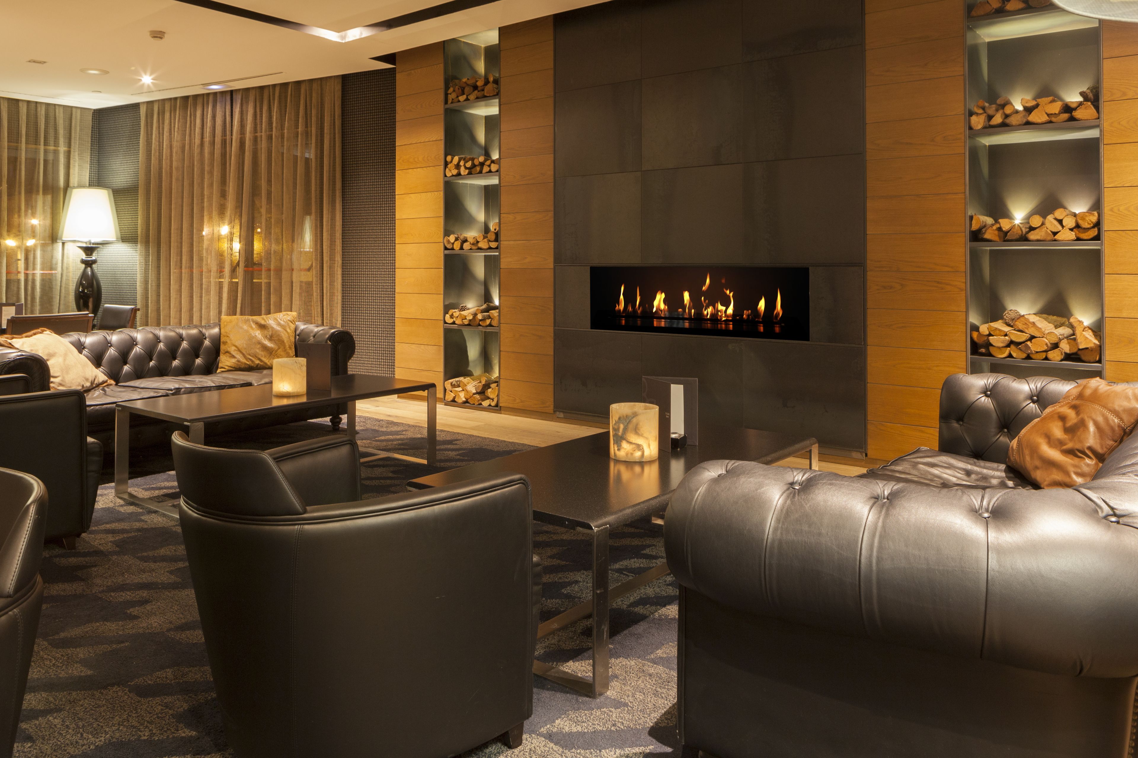 2 bars/lounges, cocktail bar, tapas bar