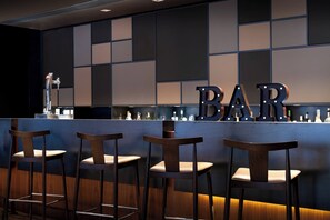 2 quầy bar/khu lounge, cocktail bar