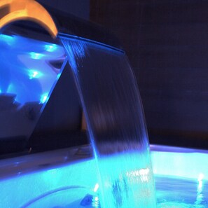 Indoor spa tub - Hotel AC Baqueira Ski Resort, Autograph Collection (Naut Aran)