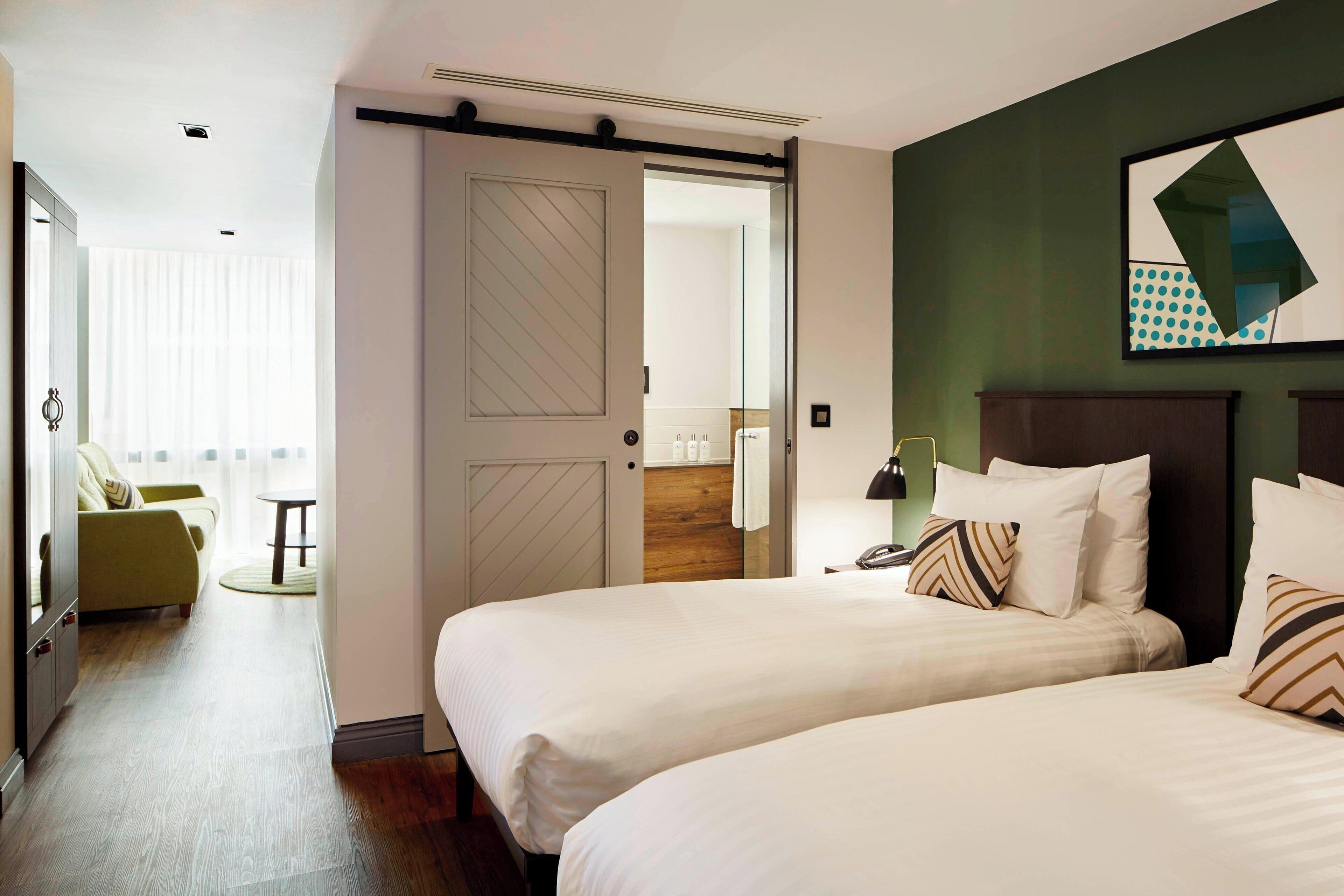 suite, 2 single beds, non smoking | pillow-top beds, in-room safe, desk, iron/ironing board