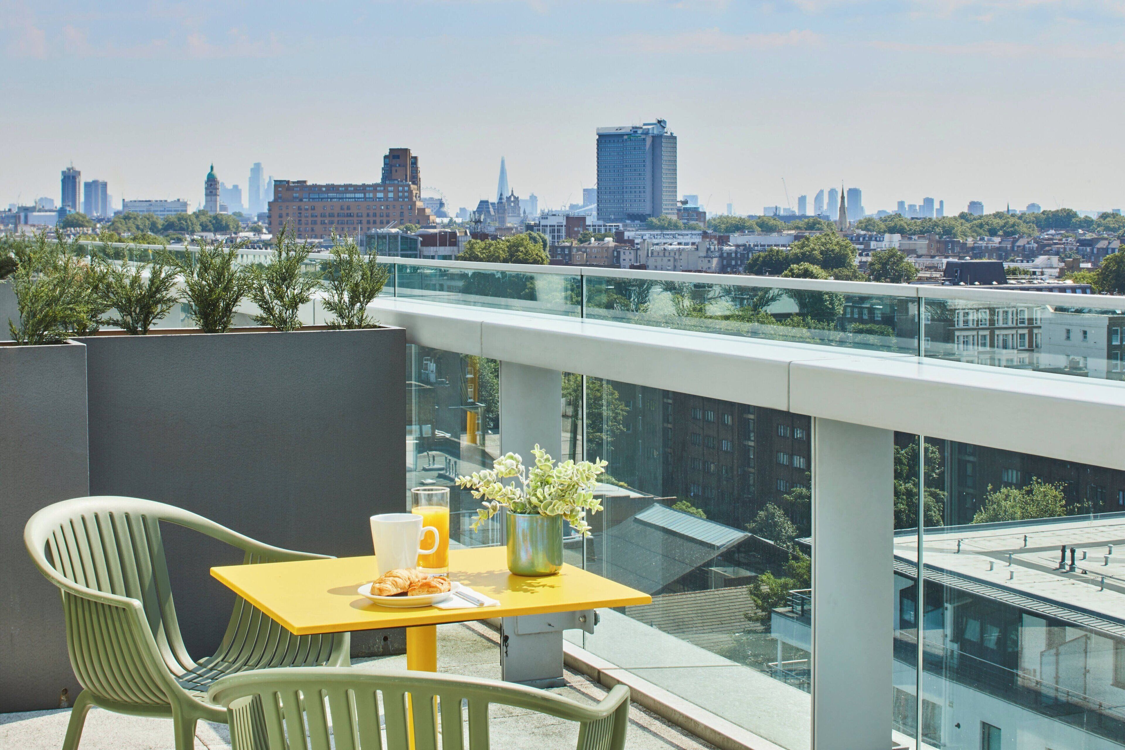 Premium Suite, 1 Double Bed (View) | Pillowtop beds, in-room safe, desk, iron/ironing board