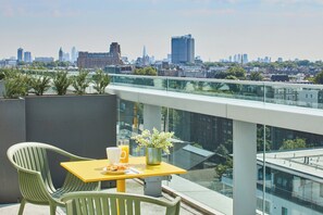 Premium suite, 1 tweepersoonsbed (View) | Pillowtop-bedden, een kluis op de kamer, een bureau