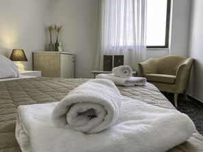 Economy driepersoonskamer | Een kluis op de kamer, individueel gemeubileerd, gratis wifi, beddengoed