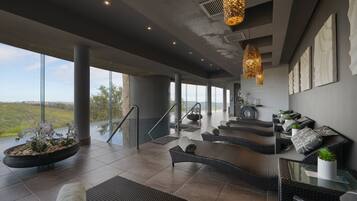 Salas de tratamiento para parejas, un sauna, baño turco