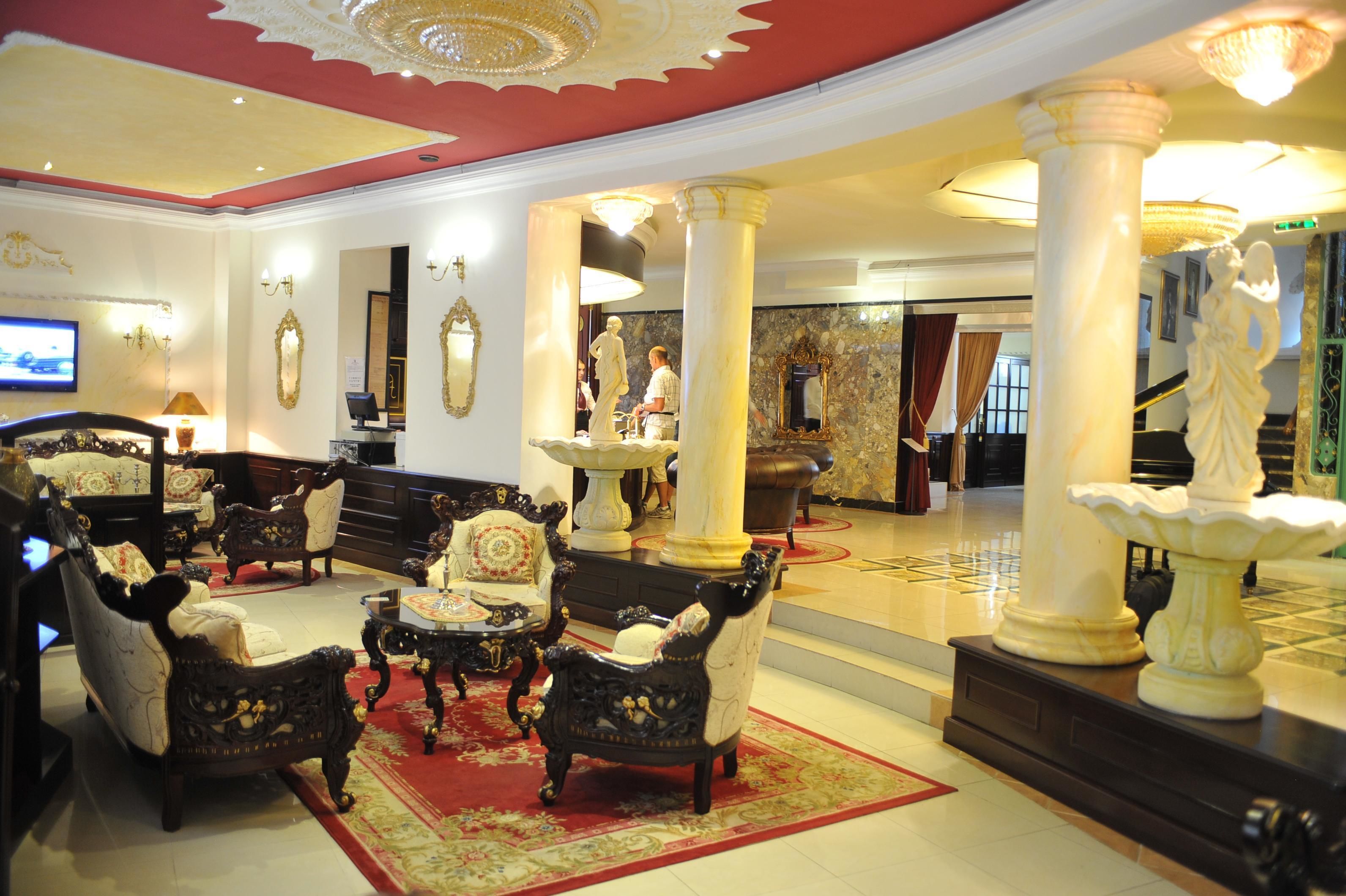 Coin salon dans le hall