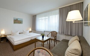 Minibar, cribs/infant beds, alarm clocks - Days Inn Dresden (Dresden)