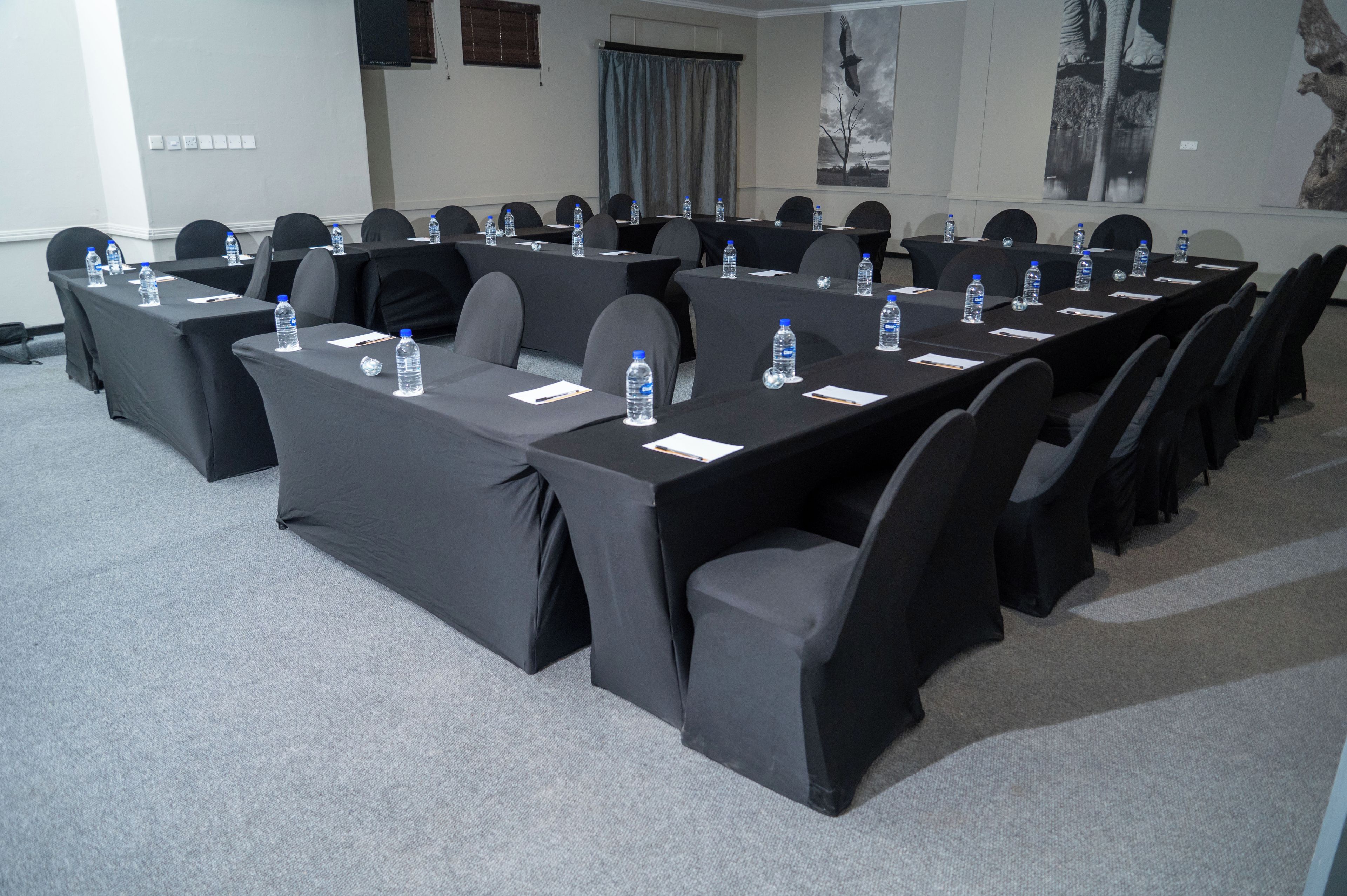 Photo - Cresta Riley's Hotel