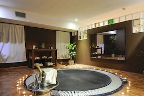 Couples treatment rooms, body treatments, mud baths, sports massages