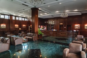 Coin salon dans le hall