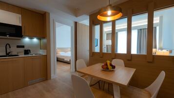 Studio Familial | Coin séjour | Télévision à écran plat de 32 pouces avec chaßnes par satellite