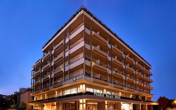 A multi-story hotel with balconies, a sign indicating it is a hotel, and the name "PHARAE PALACE HOTEL" on the facade. - Pharae Palace Hotel (Kalamata)
