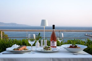 Outdoor dining - Pharae Palace Hotel (Kalamata)