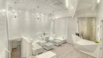 Couples treatment rooms, sauna, hot tub, steam room, Turkish bath