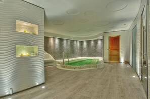 Indoor pool - Hotel Moskva (Belgrade)