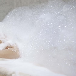 Salas de tratamiento para parejas, sauna y tina de hidromasaje