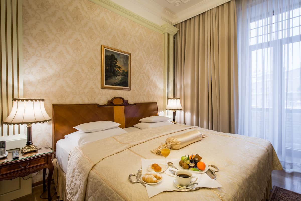1 chambre, literie hypoallergénique, surmatelas, minibar