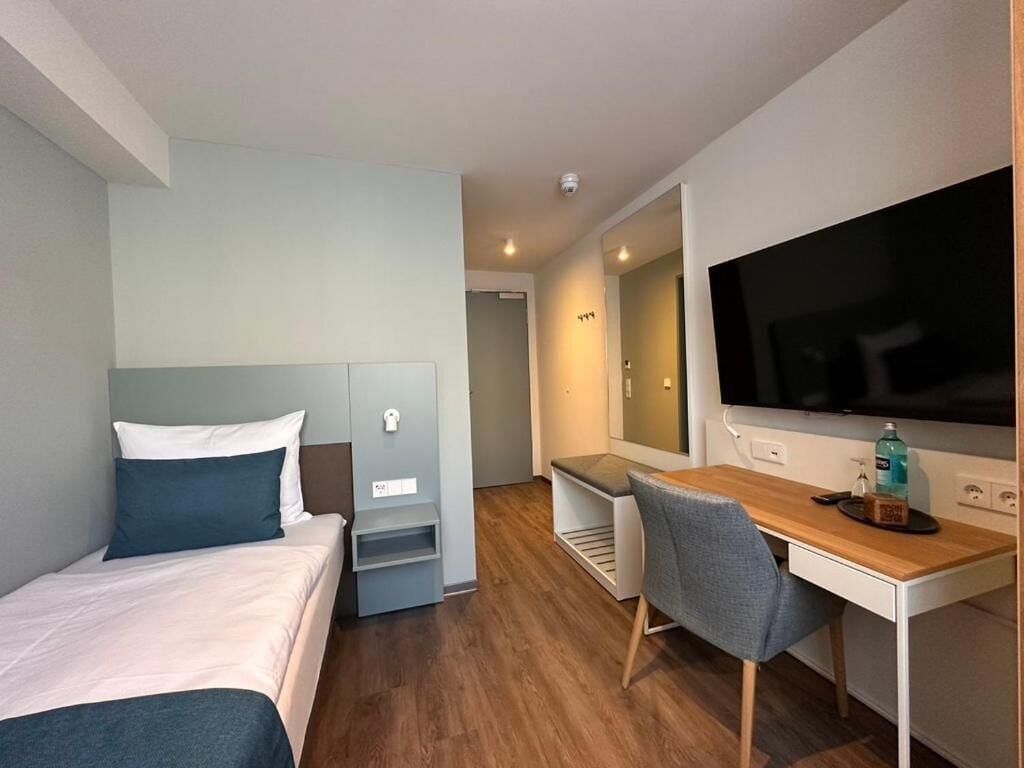 Comfort Single Room | Premium bedding, in-room safe, laptop workspace, soundproofing