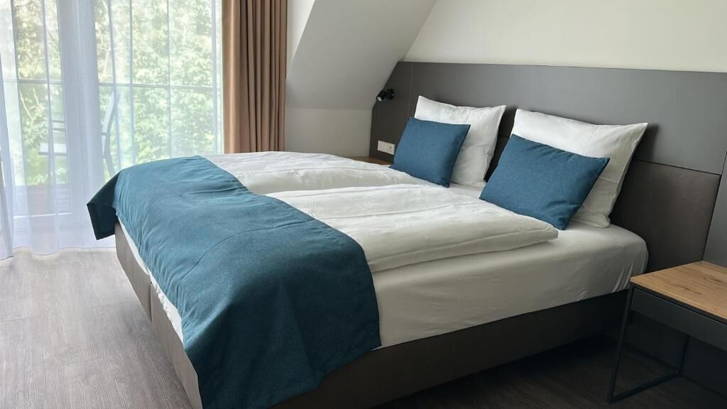 Premium bedding, in-room safe, laptop workspace, soundproofing