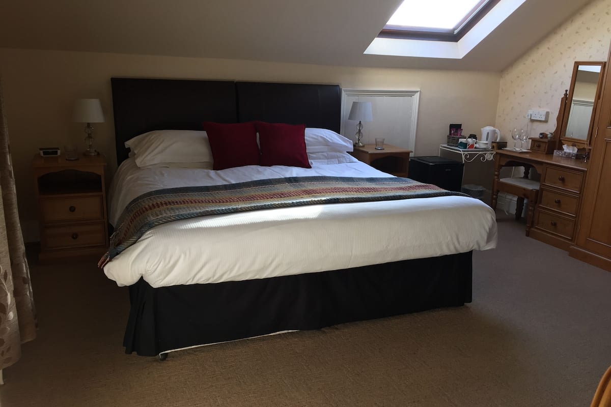 Cortinas blackout, tabla de planchar con plancha y wifi gratis