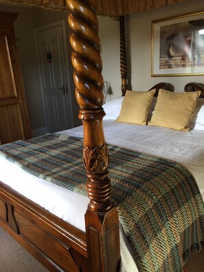 Kahden hengen huone (Four Poster Bed - Kentmere) | Pimennysverhot, silitysrauta/-lauta, ilmainen Wi-Fi, vuodevaatteet