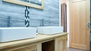 Premium-Doppelzimmer, mit Bad (Kittiwake) | Badezimmer
