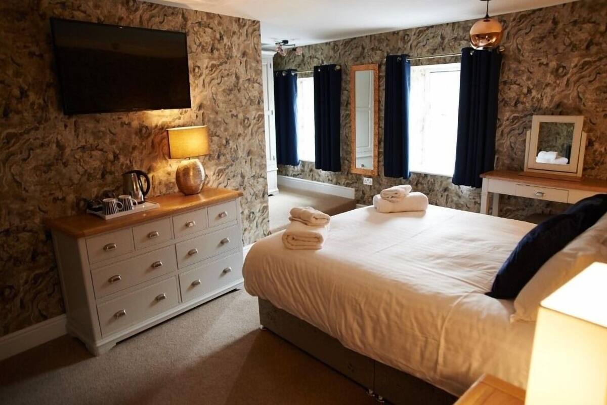 premium double room, ensuite (sandpiper) | free wifi