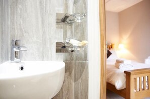 Double Room, Ensuite (Small Double) | 1 bedroom, free WiFi