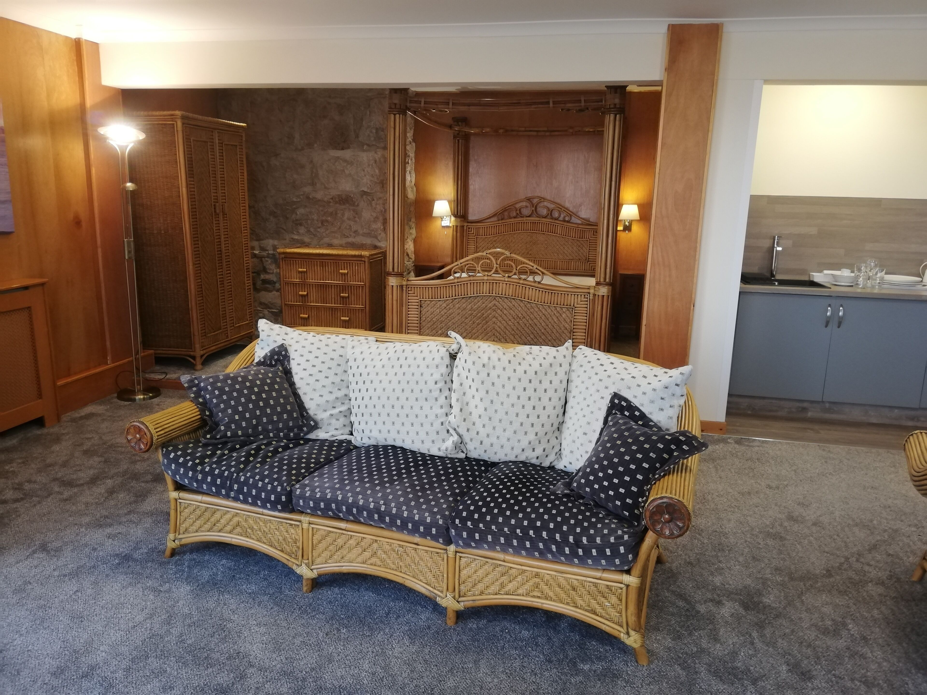 studio apartment | living area | 32-inch flat-screen tv with digital channels, tv