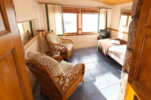 Family Room - Sleep 3