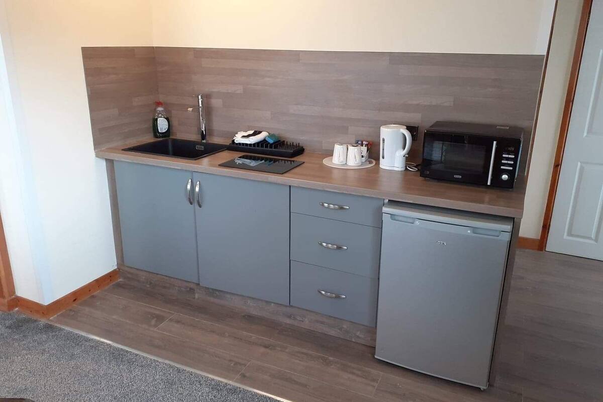 studio apartment | private kitchen | electric kettle, cookware/dishes/utensils