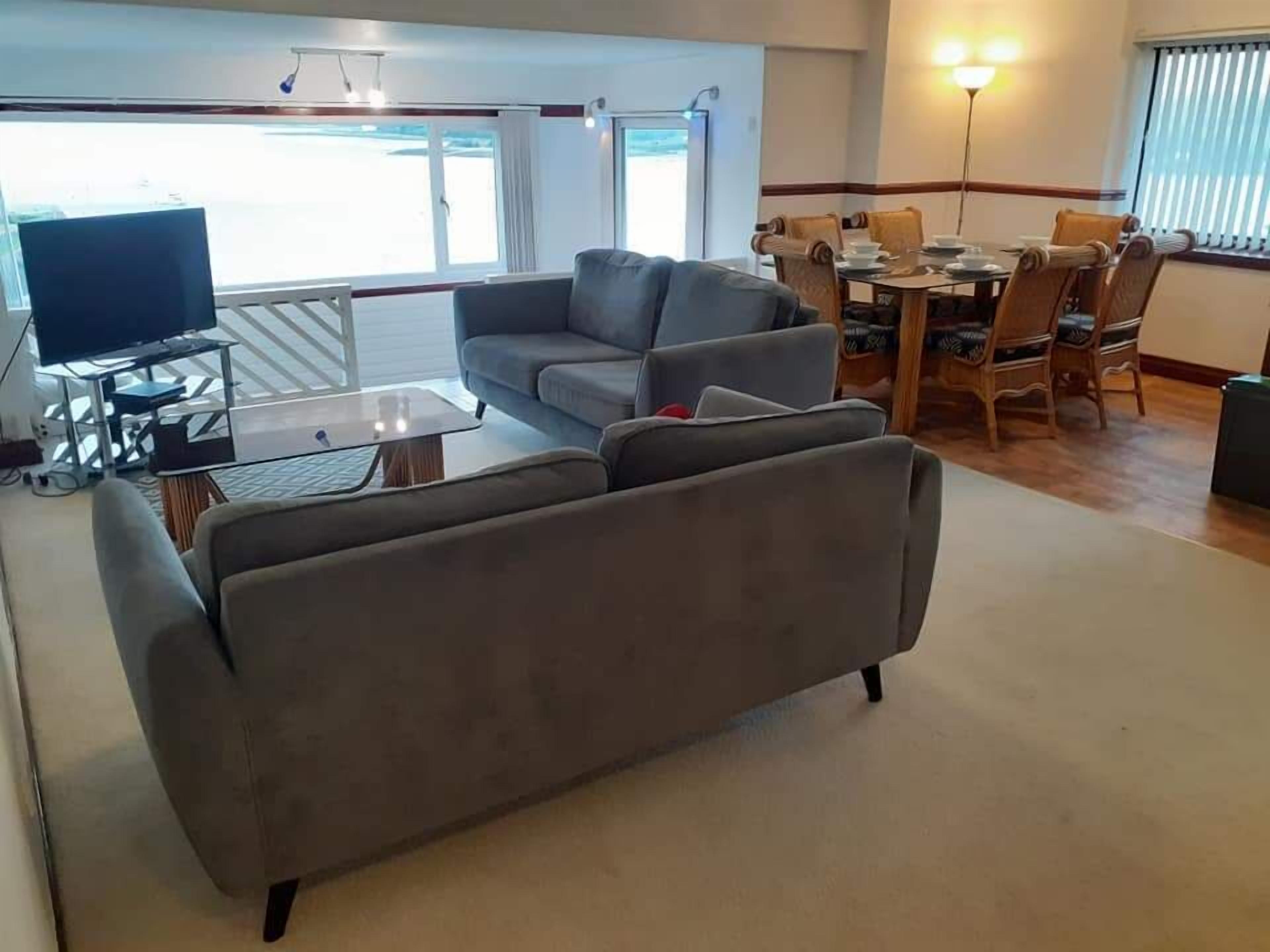 penthouse apartment | living area | 32-inch flat-screen tv with digital channels, tv