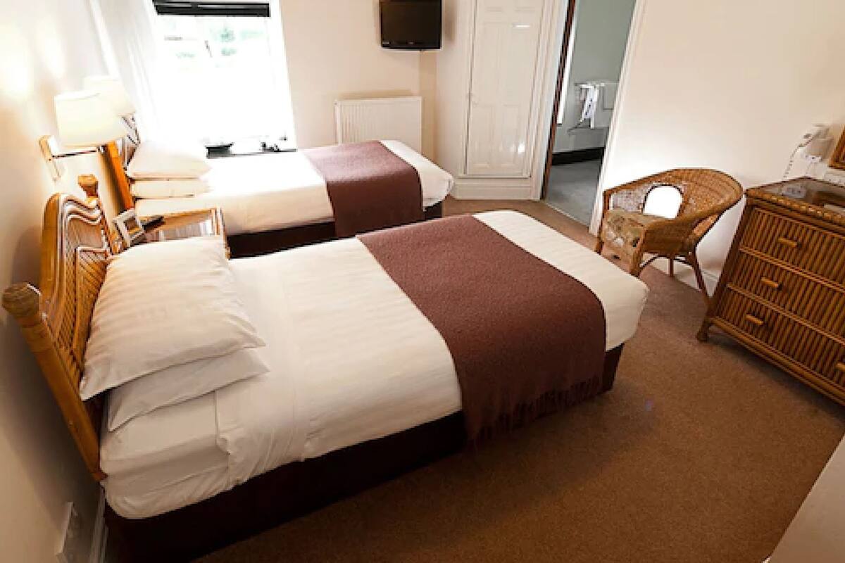 Twin kamer | Een strijkplank/strijkijzer, gratis wifi, individueel gedecoreerd
