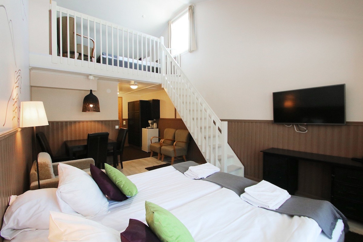 Family Room, Annex Building | Peti besi dalam bilik, langsir/tirai gelap terus 