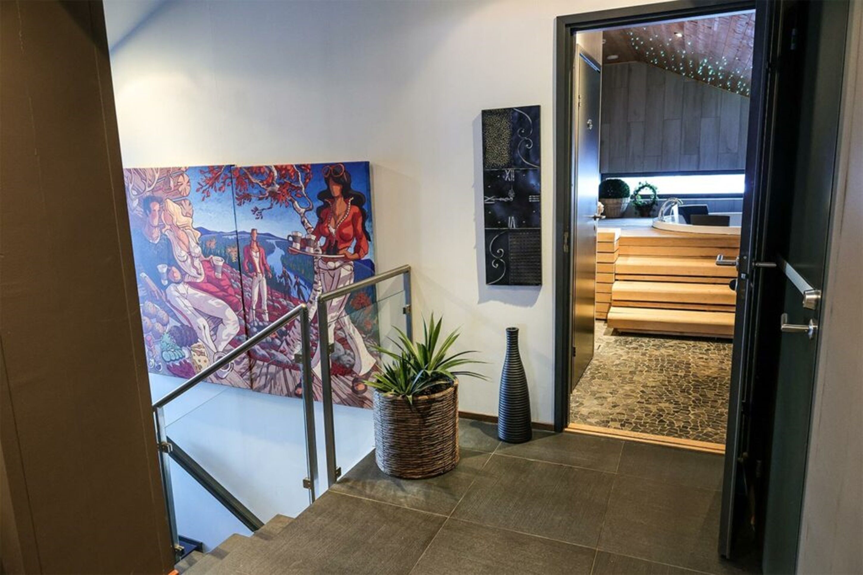 ペントハウス (located at Levi Tori Square) | セーフティボックス (室内)、遮光カーテン、ベビーベッド、WiFi (無料)