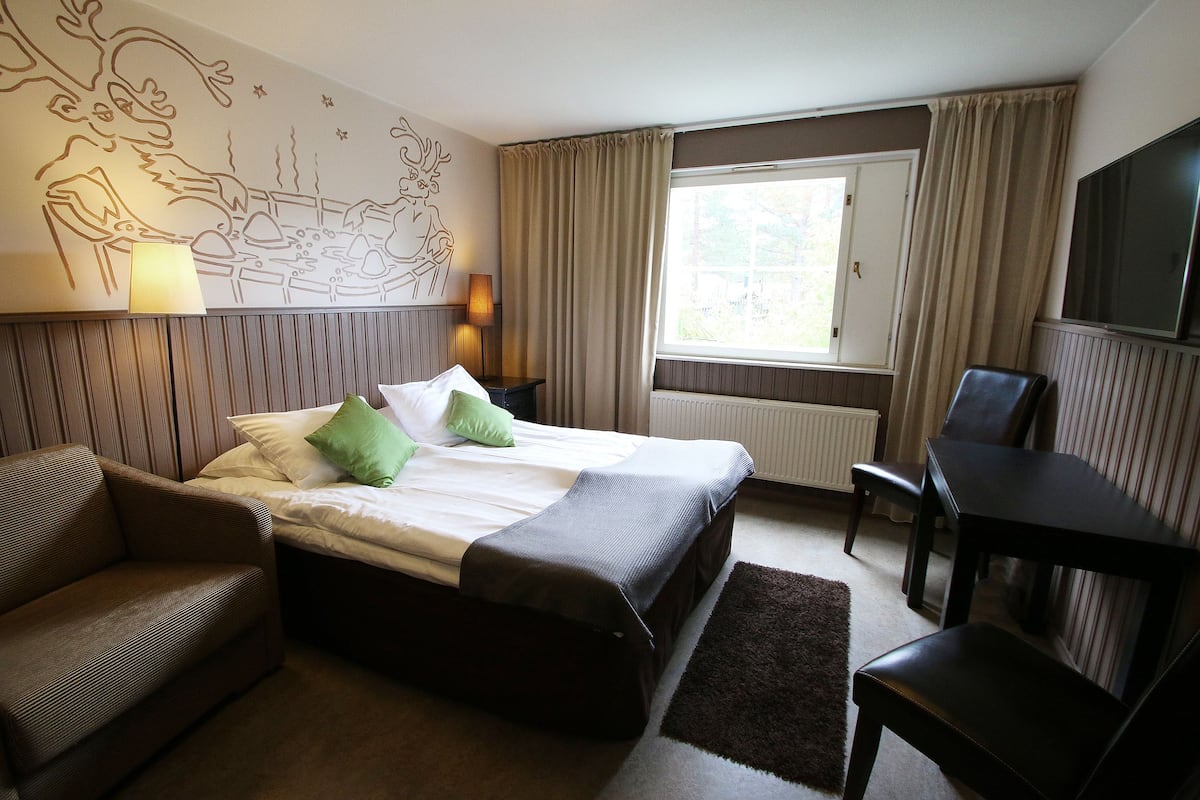 Standard Twin Room, Annex Building (With Shower) | Peti besi dalam bilik, langsir/tirai gelap terus 