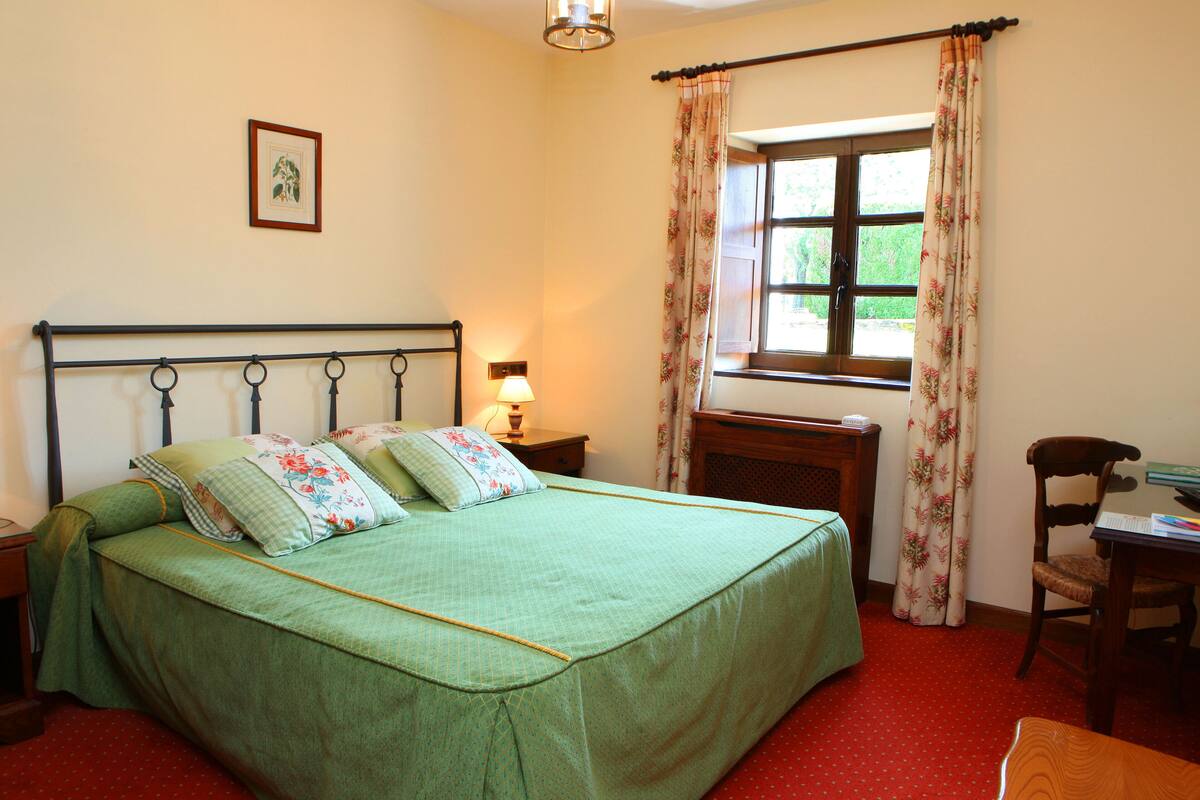 Standard Double Room | In-room safe, individually decorated, desk, soundproofing