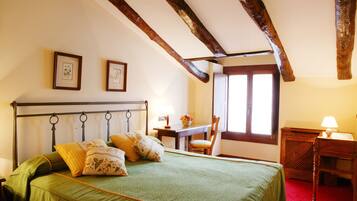 In-room safe, individually decorated, desk, soundproofing