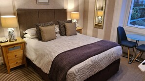 Deluxe Double Room, 1 King Bed | Hypo-allergenic bedding, Select Comfort beds, minibar