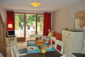 Frigorífico, microondas, placa de cocina y lavavajillas