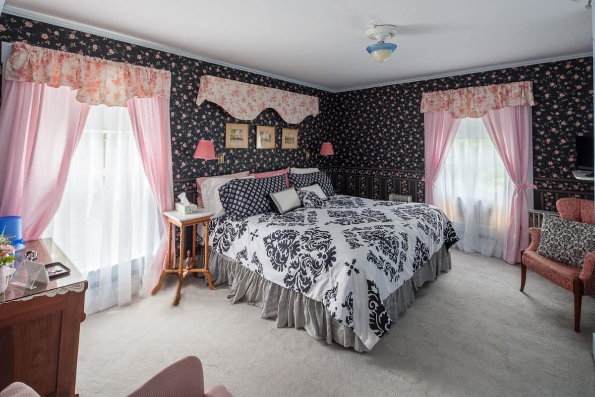 Habitación, baño privado (23- Black and Pink Room 2nd floor) | Wifi gratis 
