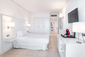 Minibar, in-room safe, desk, laptop workspace - Landmar Costa los Gigantes Family Resort (Santiago del Teide)
