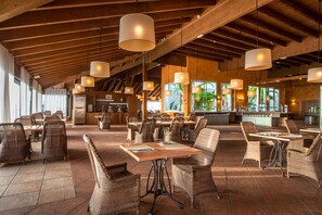 6 restaurants; breakfast, lunch, and dinner served - Landmar Costa los Gigantes Family Resort (Santiago del Teide)