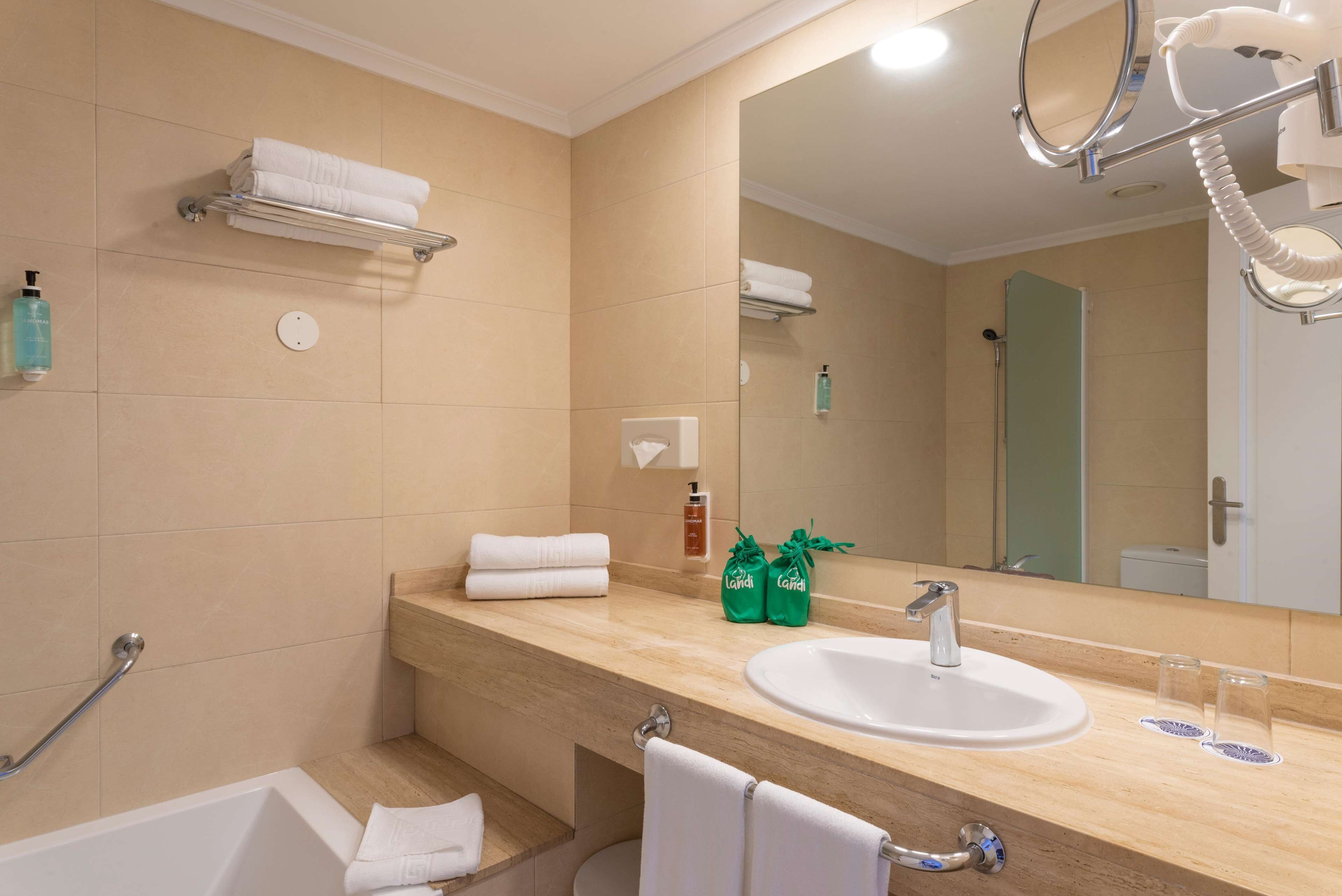 landi village | bathroom | combined shower/bathtub, free toiletries, hair dryer, bidet