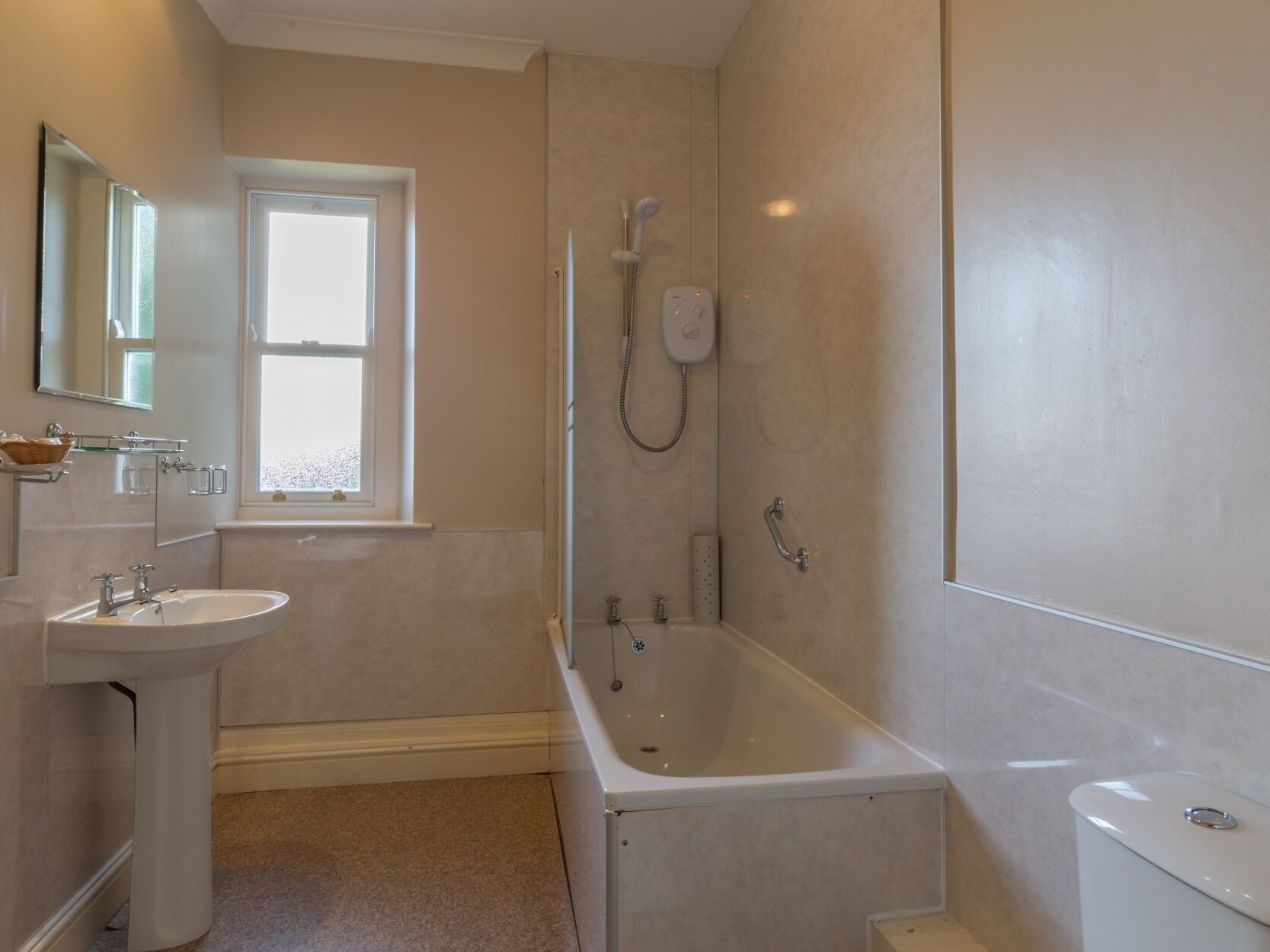 standard double room, ensuite | bathroom