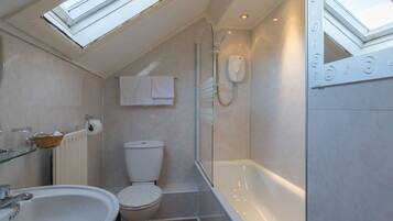 Economy Double Room, Ensuite | Bathroom