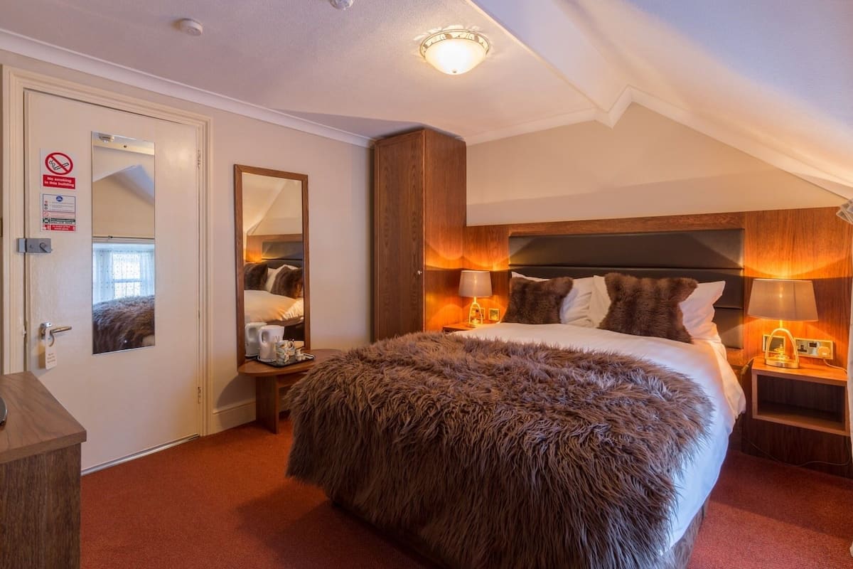 economy double room, ensuite | bathroom