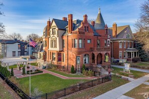 Exterior - Schuster Mansion Bed & Breakfast (Milwaukee)