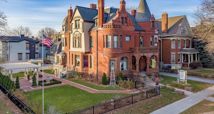 Schuster Mansion Bed & Breakfast