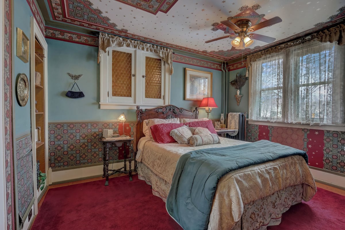 Serenity Suite | Individually decorated, free WiFi, bed sheets